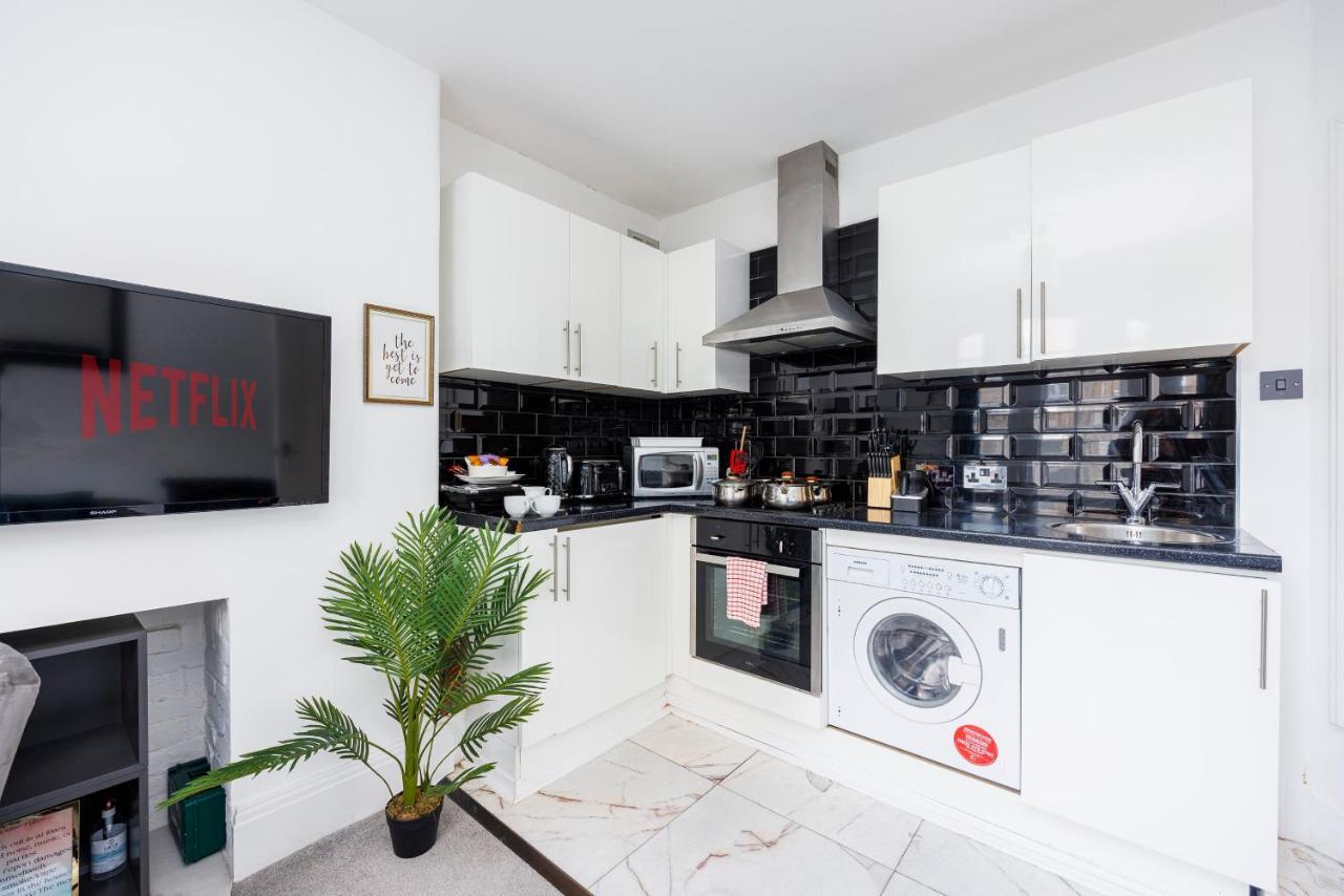 2 Bed Apartment Londra Exterior foto